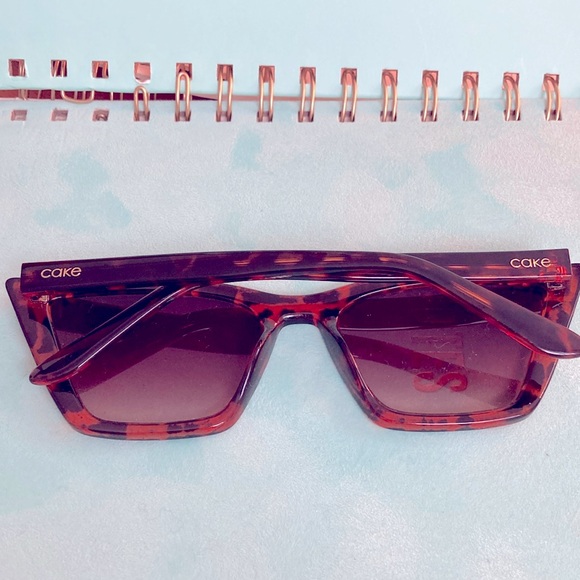 CAKE SUNGLASSES - Picture 3 of 6